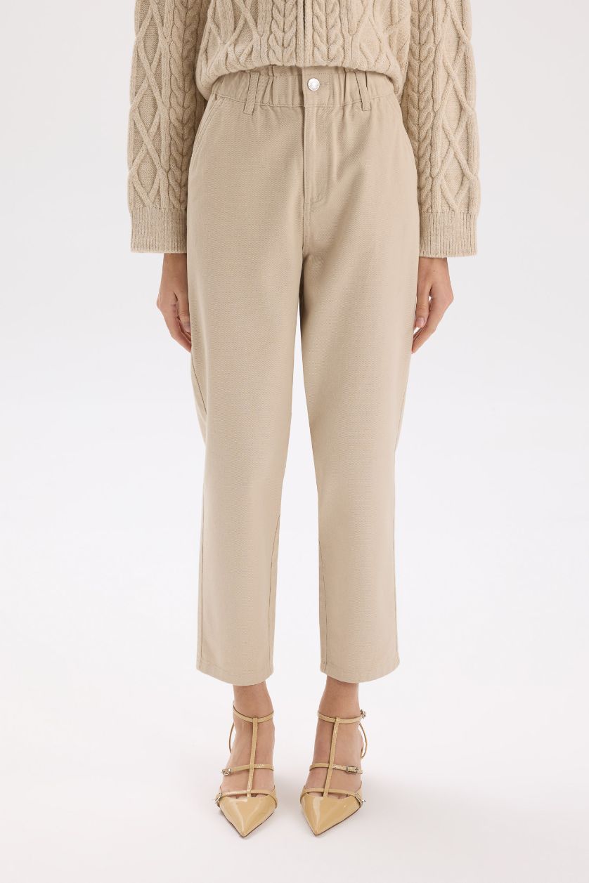 FEMME Beige Pantalon en gabardine à taille haute avec poches et jambes droites