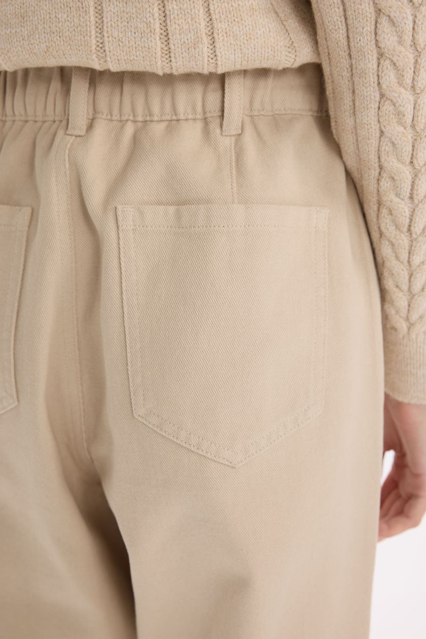 FEMME Beige Pantalon en gabardine à taille haute avec poches et jambes droites