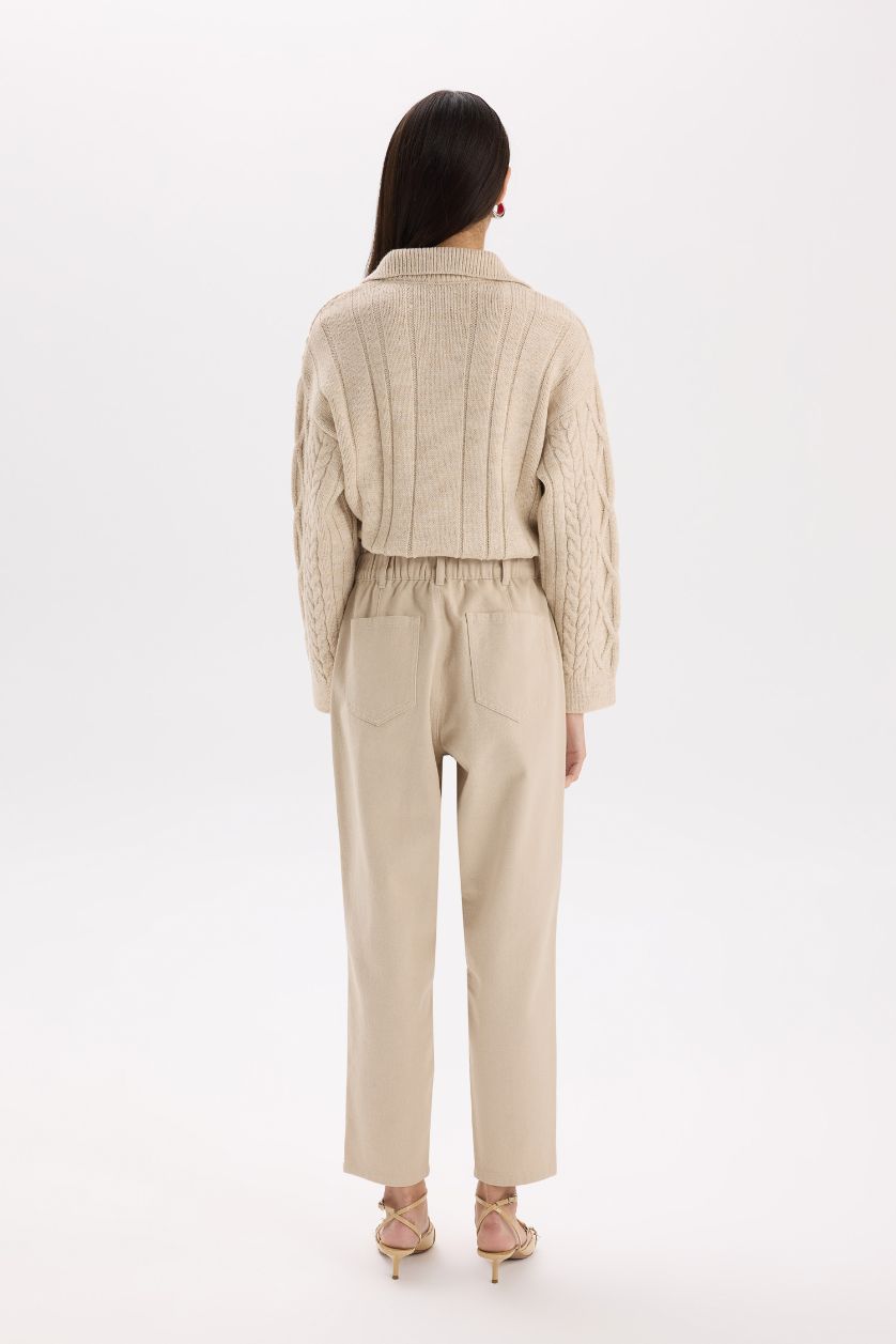 FEMME Beige Pantalon en gabardine à taille haute avec poches et jambes droites