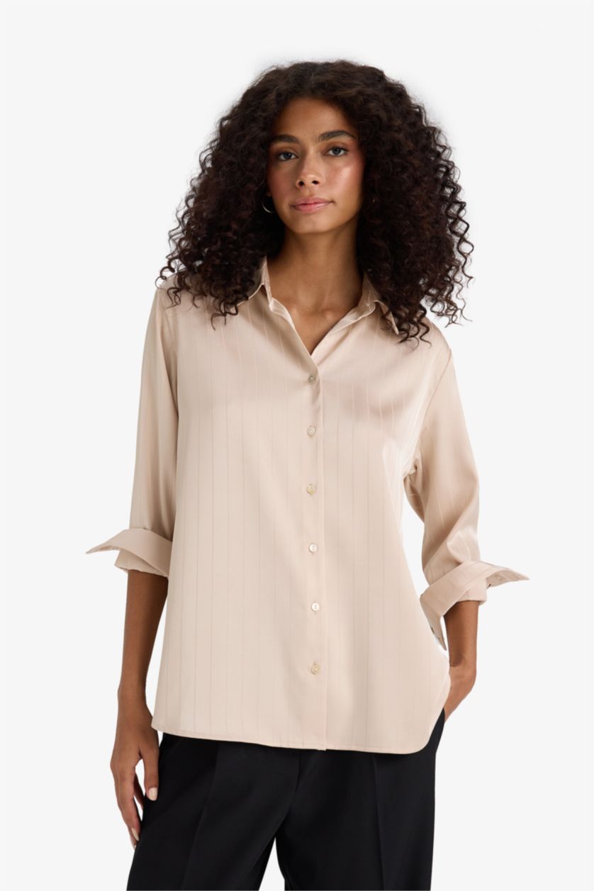FEMME Beige Chemise en satin à manches longues Coupe régulière