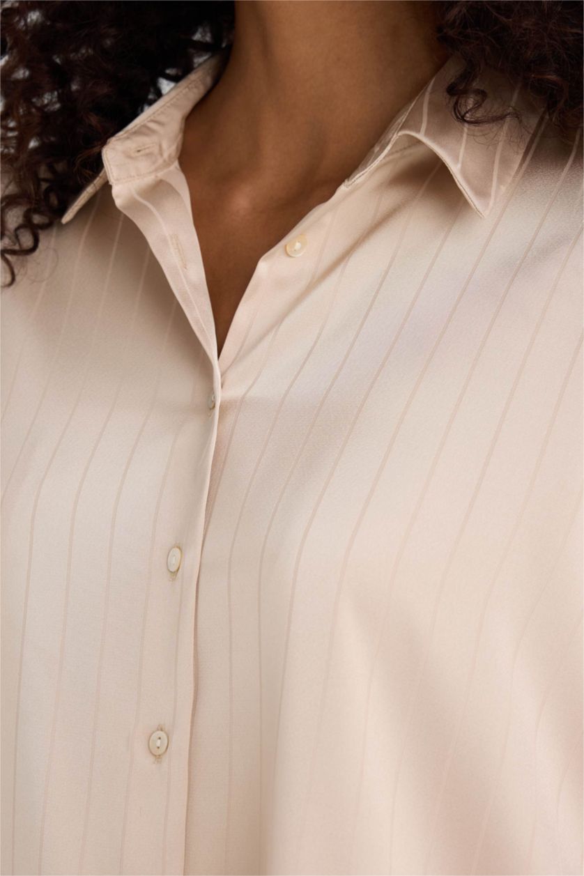 FEMME Beige Chemise en satin à manches longues Coupe régulière