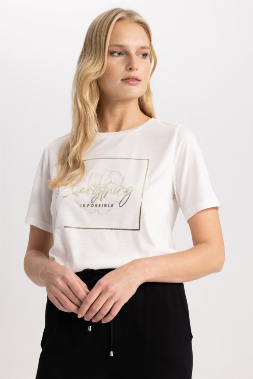 Kadın Ekru Regular Fit Bisiklet Yaka Çiçekli Kısa Kollu Tişört