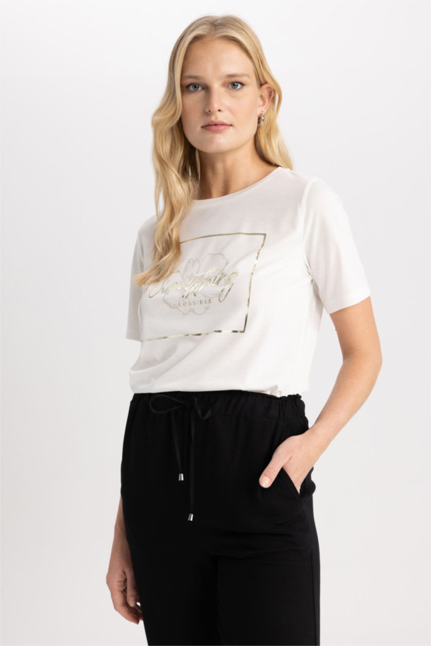 Kadın Ekru Regular Fit Bisiklet Yaka Çiçekli Kısa Kollu Tişört