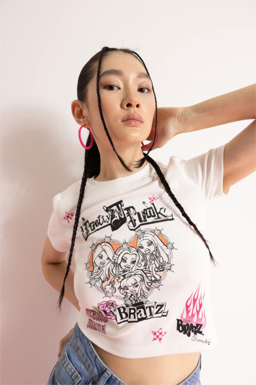 WOMAN White Bratz Licensed Fitted Short Sleeve Crop T-Shirt