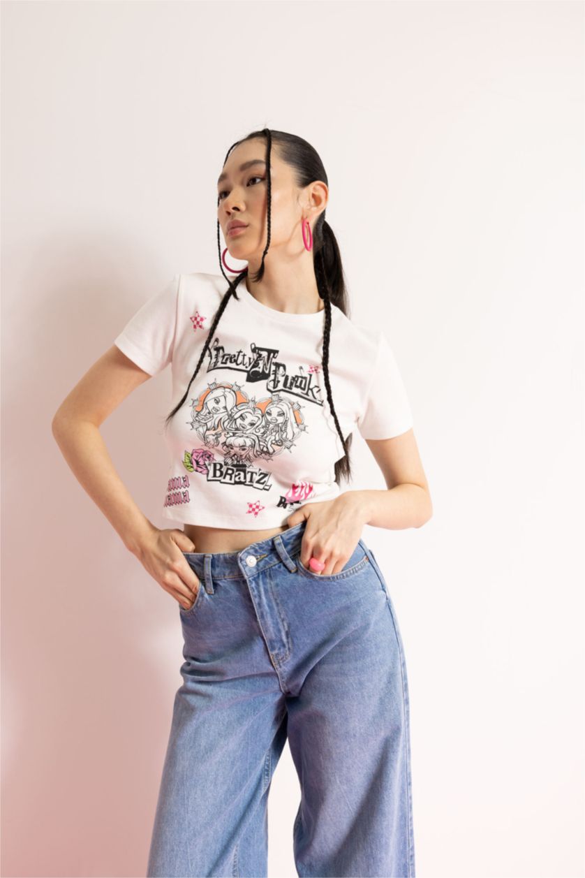 WOMAN White Bratz Licensed Fitted Short Sleeve Crop T-Shirt