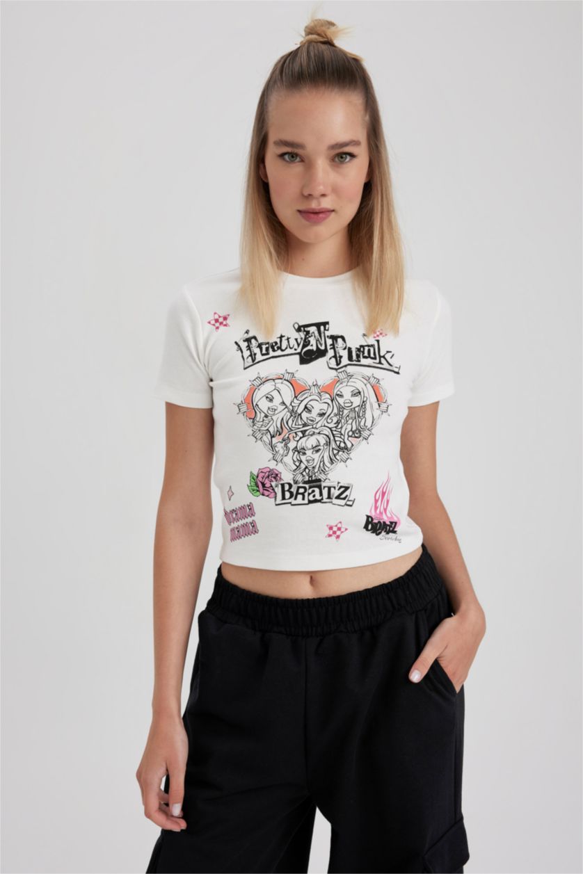 WOMAN White Bratz Licensed Fitted Short Sleeve Crop T-Shirt