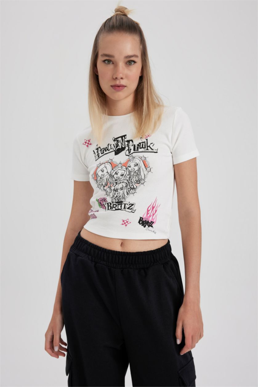 WOMAN White Bratz Licensed Fitted Short Sleeve Crop T-Shirt