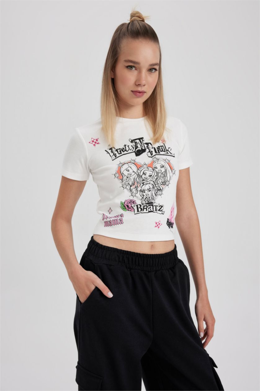 WOMAN White Bratz Licensed Fitted Short Sleeve Crop T-Shirt