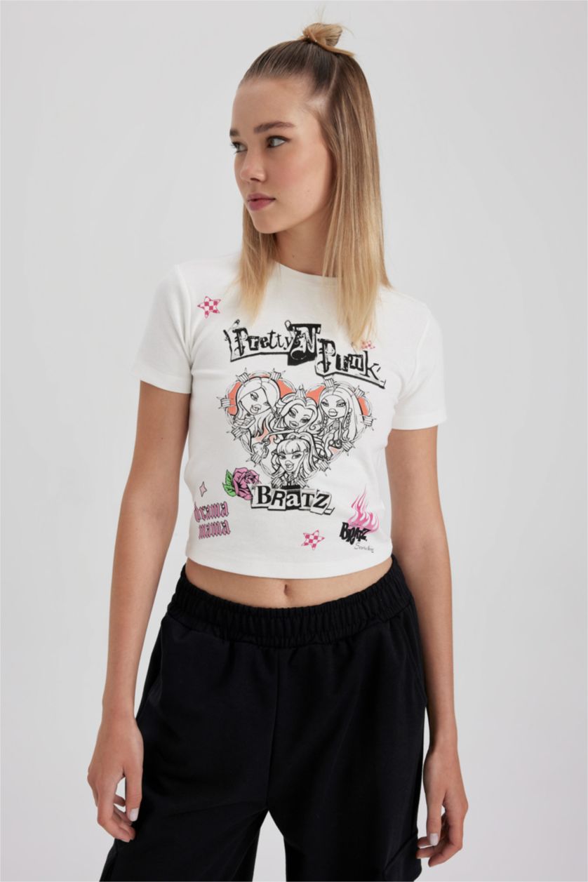 WOMAN White Bratz Licensed Fitted Short Sleeve Crop T-Shirt