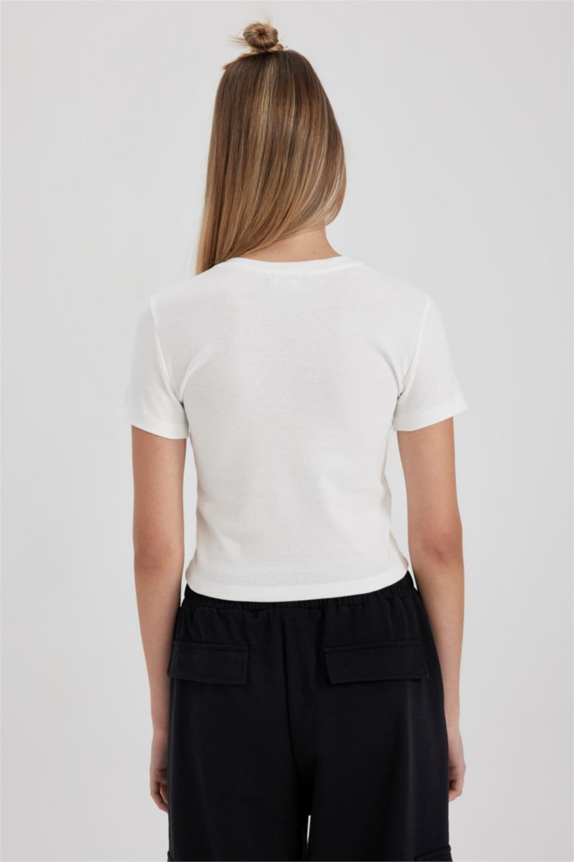 WOMAN White Bratz Licensed Fitted Short Sleeve Crop T-Shirt