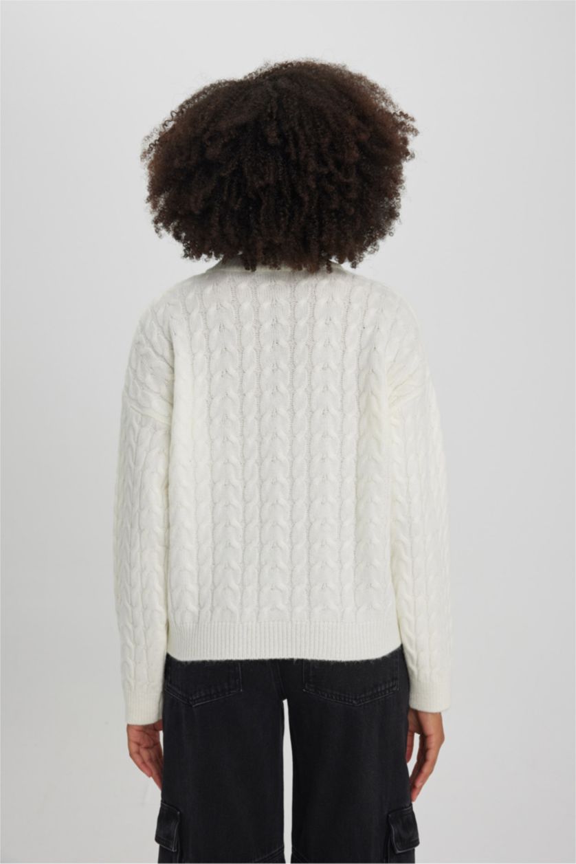 WOMAN Ecru Christmas Themed Crew Neck Knit Pullover