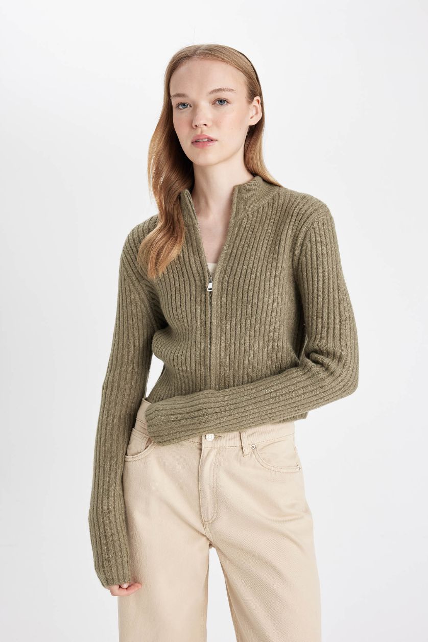 FEMME Kaki Cardigan en Tricot slim à demi-col roulé