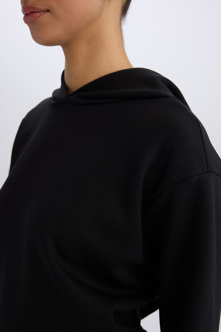 Kadın Siyah Standart Fit Kapüşonlu Skuba Dalgıç Kumaş Sporcu Basic Düz Sweatshirt