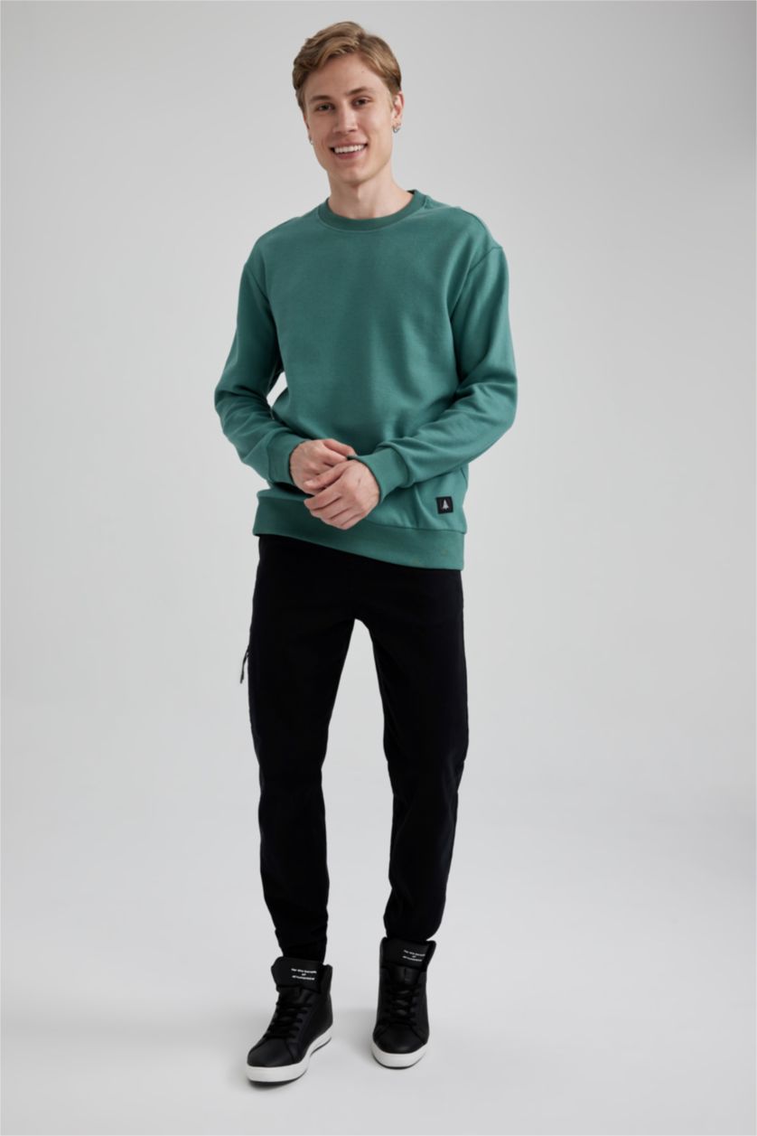 رجال أخضر سويت شيرت قصة عادية بياقة مستديرة