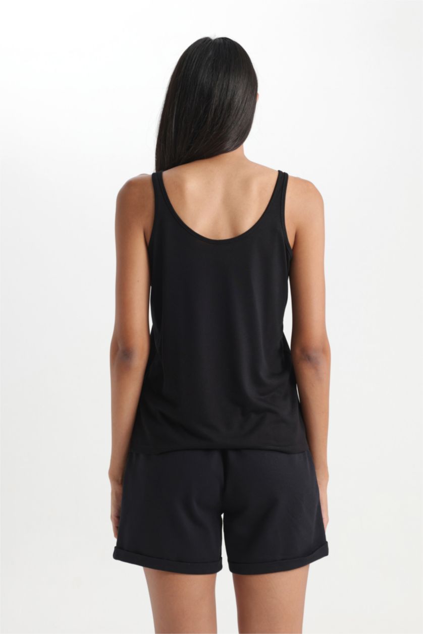 حريمي أسود كروب توب قصة عادية برقبة مستديرة