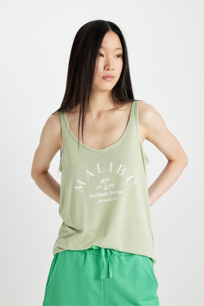 حريمي أخضر فاتح كروب توب قصة عادية برقبة مستديرة