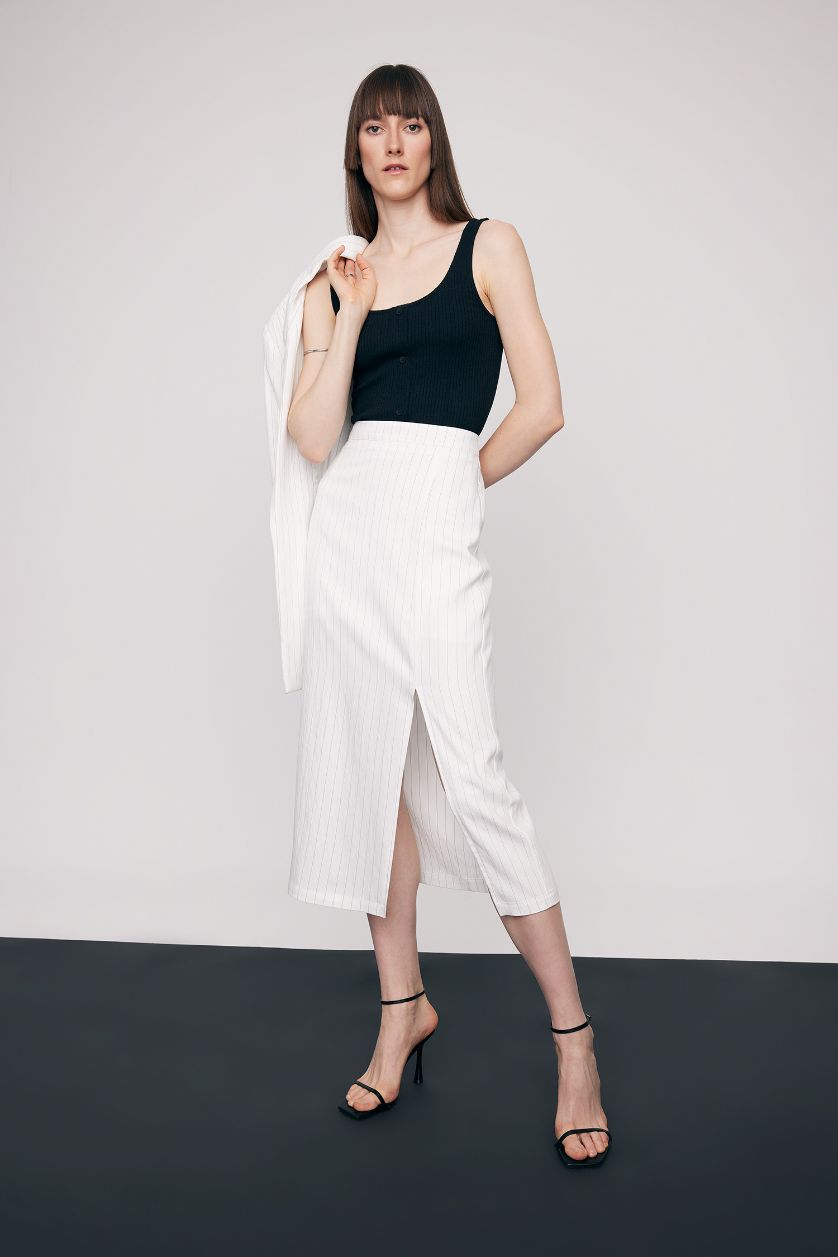 حريمي أبيض جيبة ميدي مخطط بخصر عادي بنصف بطانة