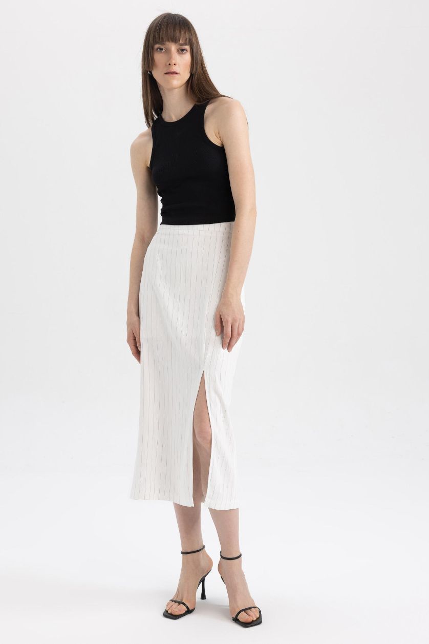 حريمي أبيض جيبة ميدي مخطط بخصر عادي بنصف بطانة