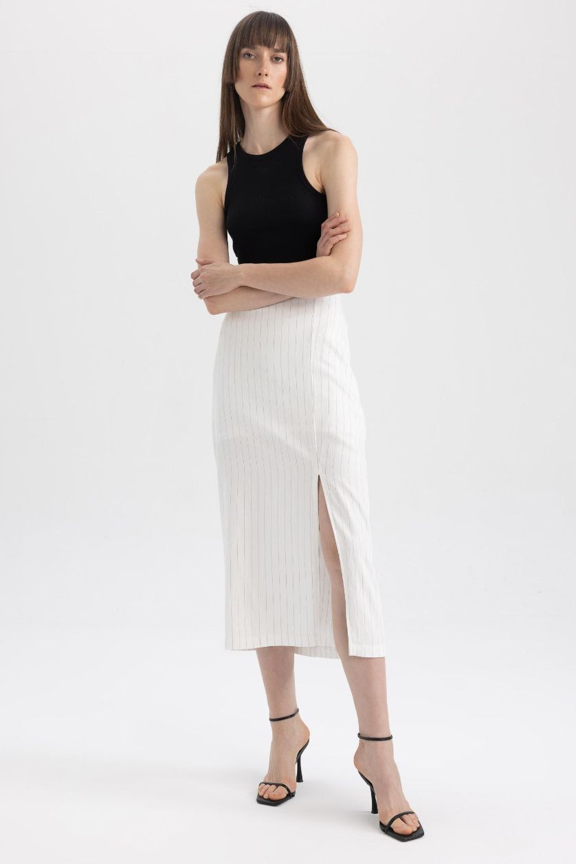 حريمي أبيض جيبة ميدي مخطط بخصر عادي بنصف بطانة