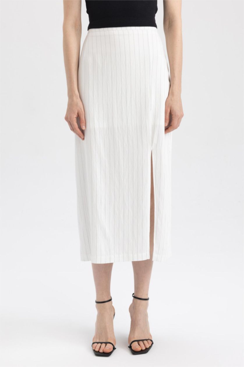 حريمي أبيض جيبة ميدي مخطط بخصر عادي بنصف بطانة