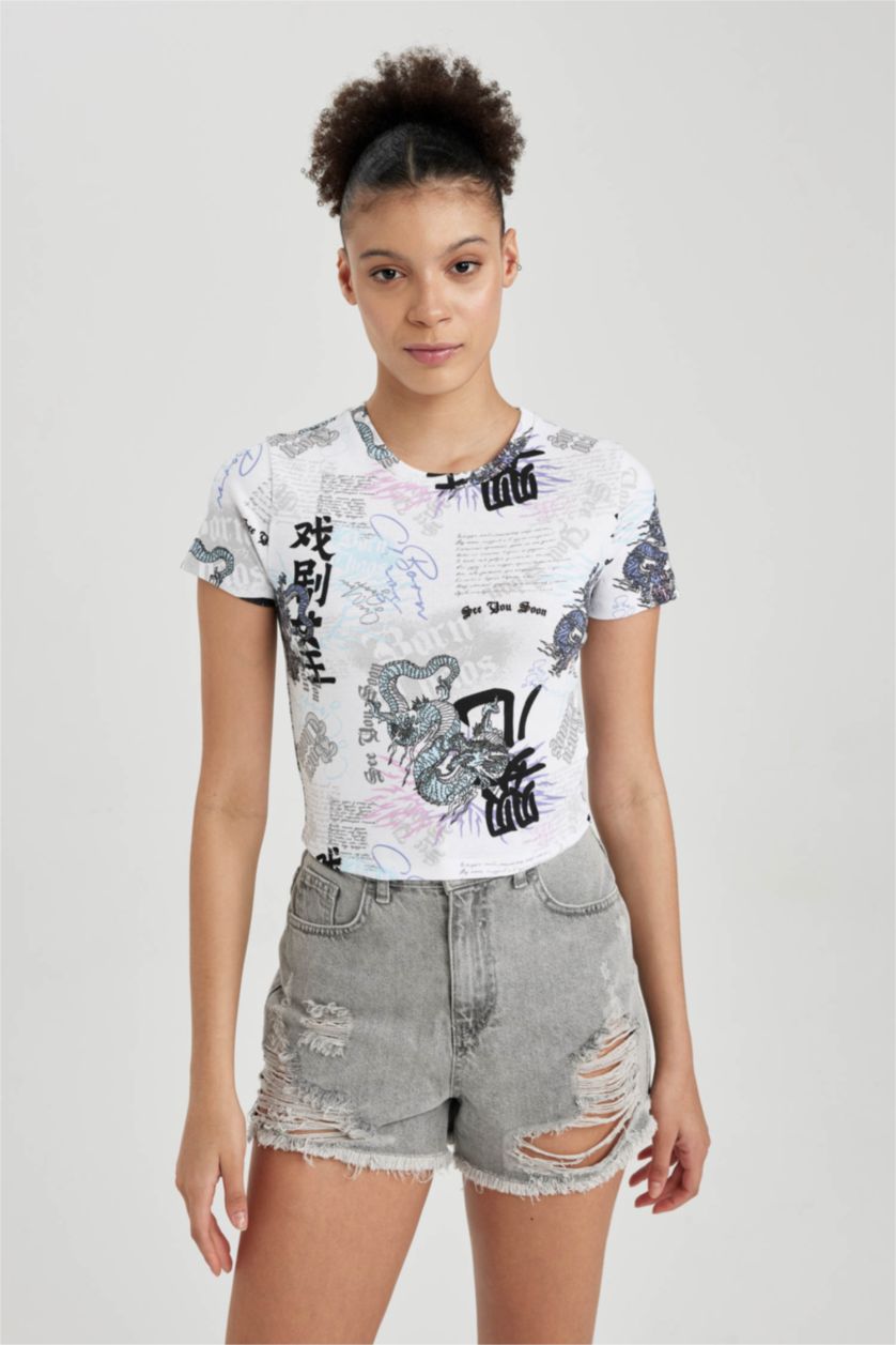 Kadın Kırık Beyaz Fıtted Desenli Ribana Kısa Kollu Tişört