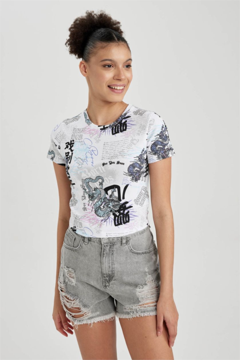 Kadın Kırık Beyaz Fıtted Desenli Ribana Kısa Kollu Tişört