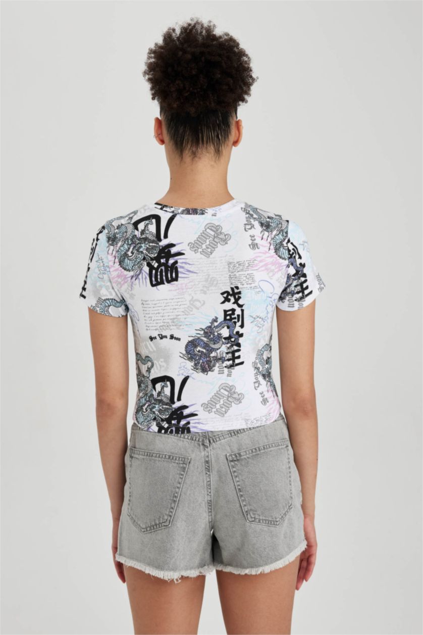 Kadın Kırık Beyaz Fıtted Desenli Ribana Kısa Kollu Tişört