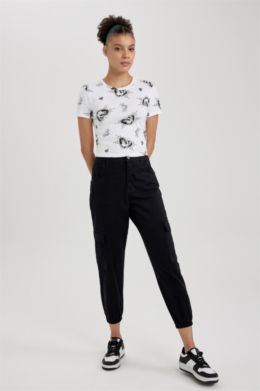 Kadın Siyah Fıtted Desenli Ribana Kısa Kollu Tişört