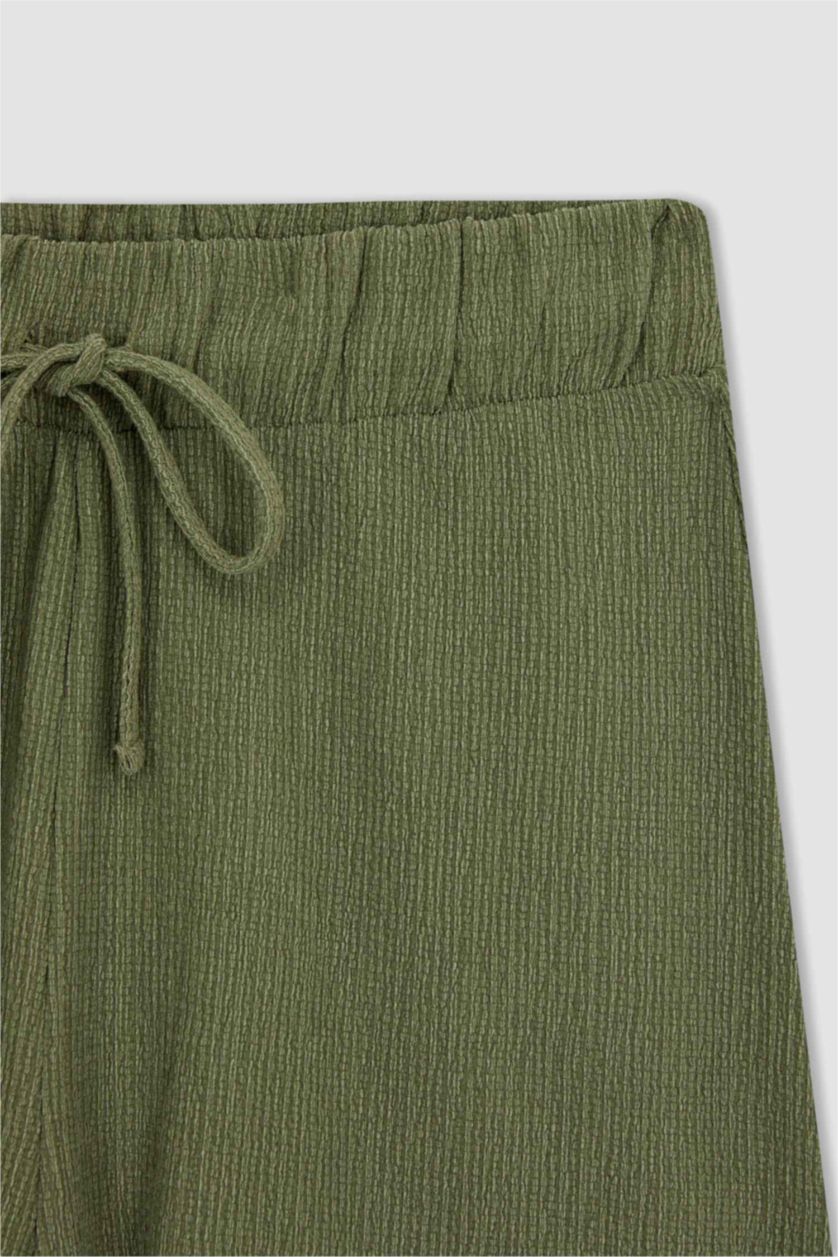 FEMME Kaki Short Coupe Relaxant