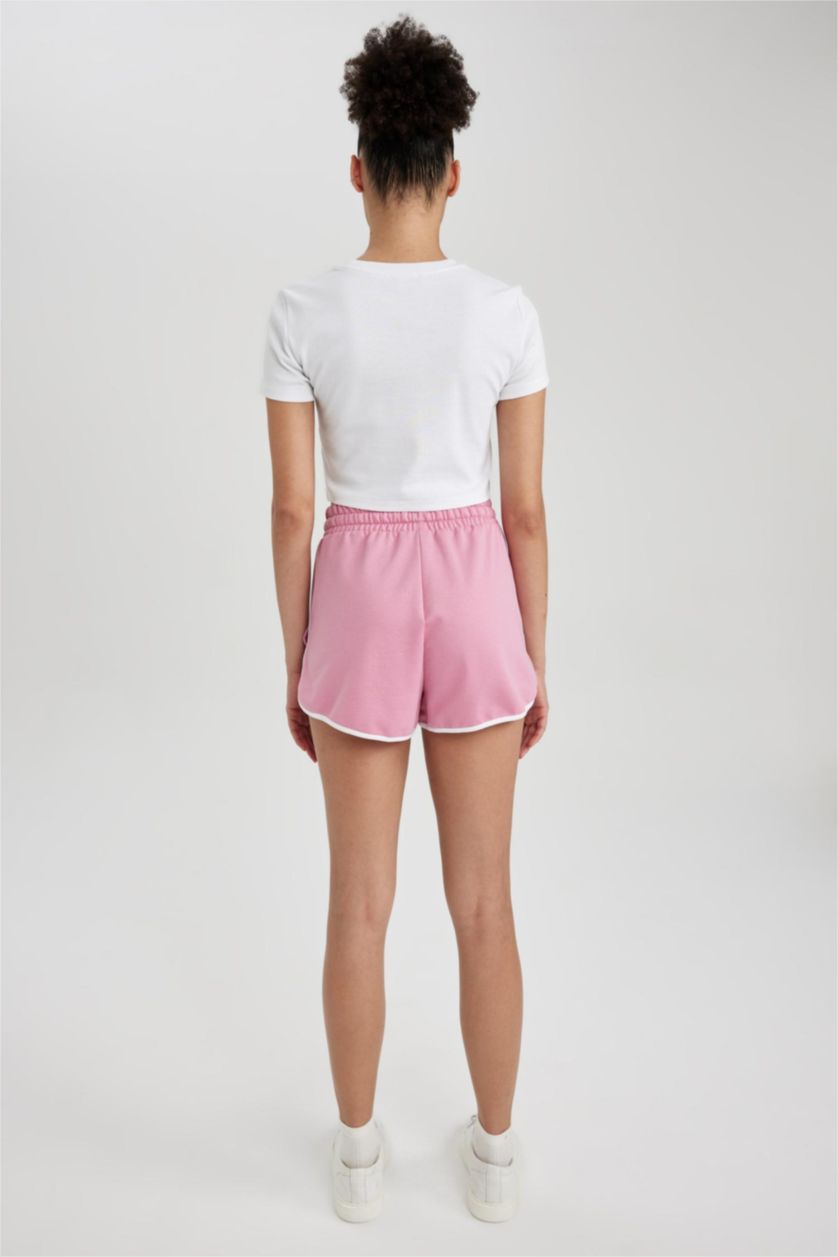 نساء زهري شورت قصة عادية