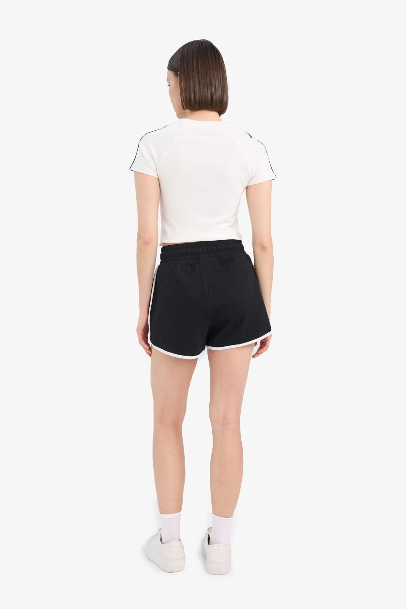 Kadın Siyah Regular Fit Beli Lastikli Bağcıklı Kalın Mini Şort