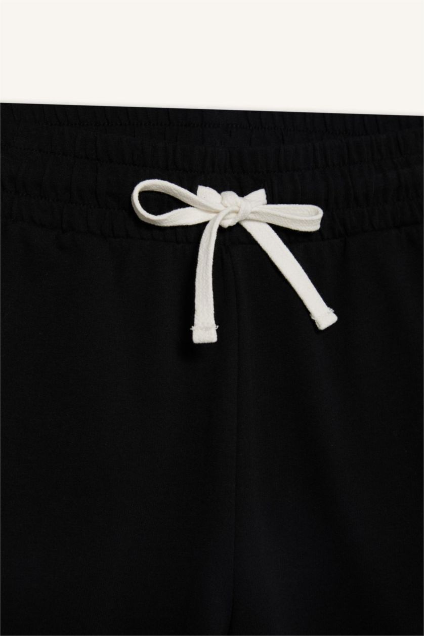 Kadın Siyah Regular Fit Beli Lastikli Bağcıklı Kalın Mini Şort