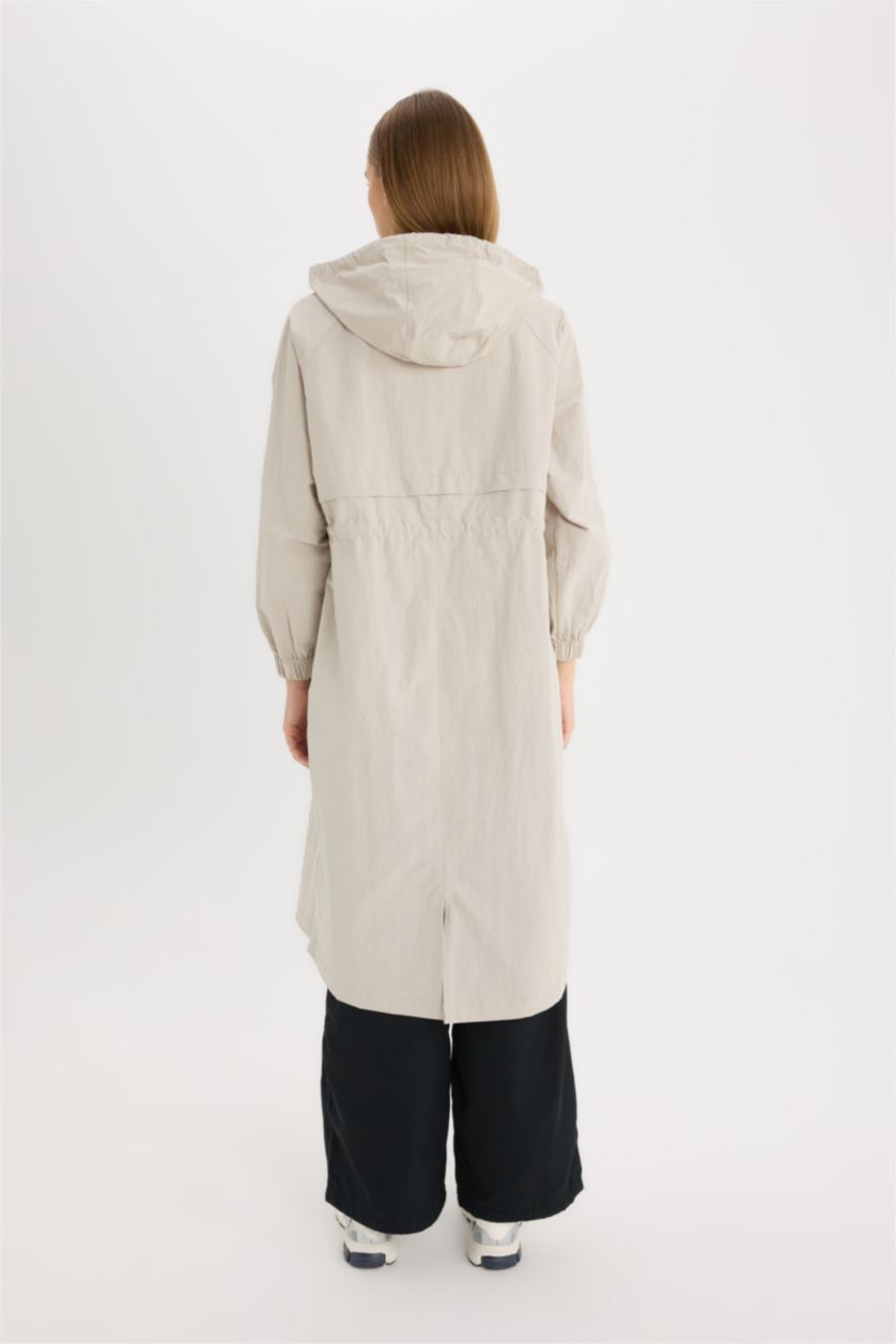 Kadın Gri Su İtici Uzun Yağmurluk Kapüşonlu Fermuarlı Cepli Beli Büzgülü Mevsimlik