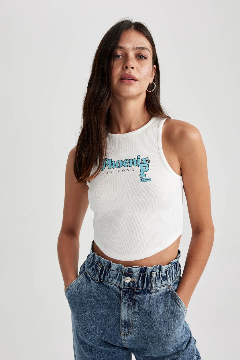 Woman White Fitted Printed Crew Neck Crop Singlet