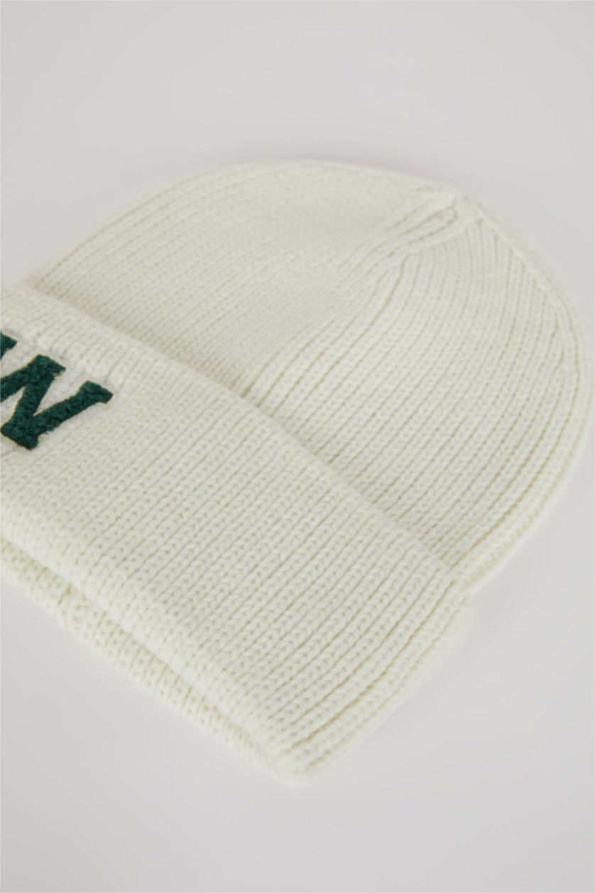 WOMAN White Woman Beret
