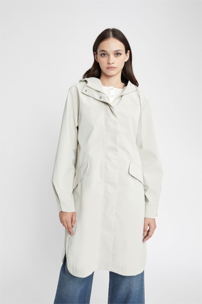 Kadın Ekru Su Geçirmez Oversize Geniş Kalıp Kapüşonlu Fermuar Kapamalı Cepli Uzun Mevsimlik Yağmurluk