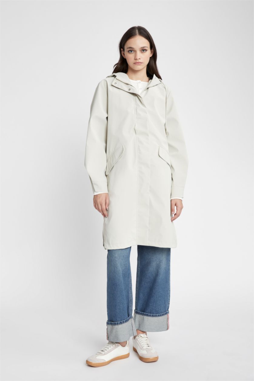 Kadın Ekru Su Geçirmez Oversize Geniş Kalıp Kapüşonlu Fermuar Kapamalı Cepli Uzun Mevsimlik Yağmurluk