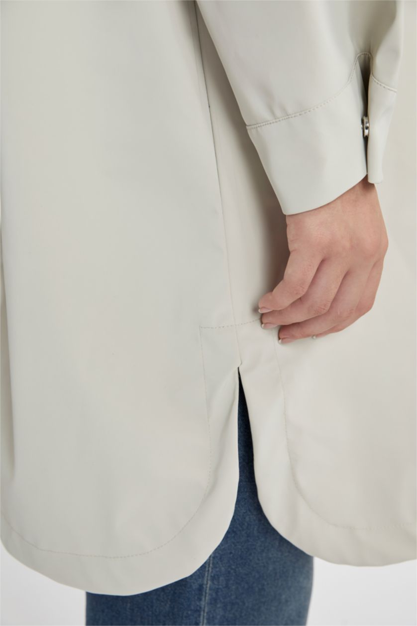 Kadın Ekru Su Geçirmez Oversize Geniş Kalıp Kapüşonlu Fermuar Kapamalı Cepli Uzun Mevsimlik Yağmurluk