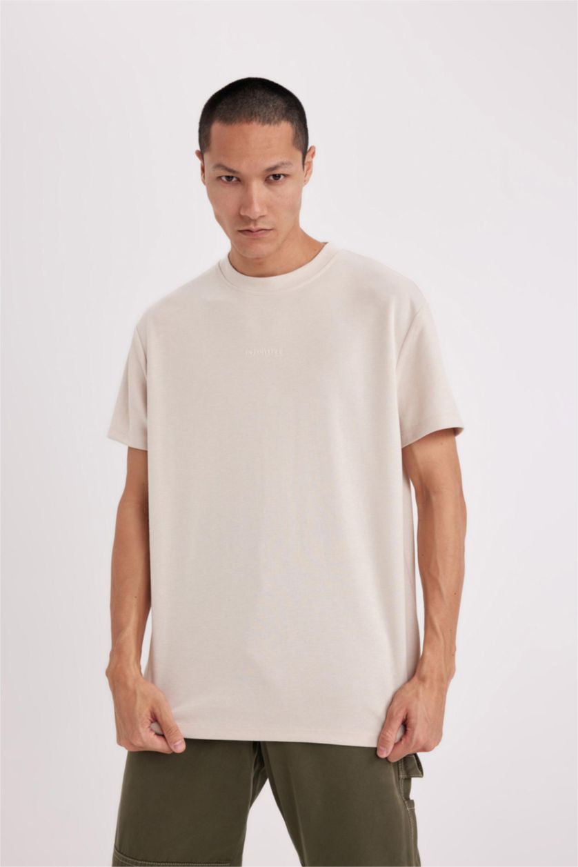 رجال اللون الرملي تي شيرت مطبوع قصة عادية برقبة مستديرة