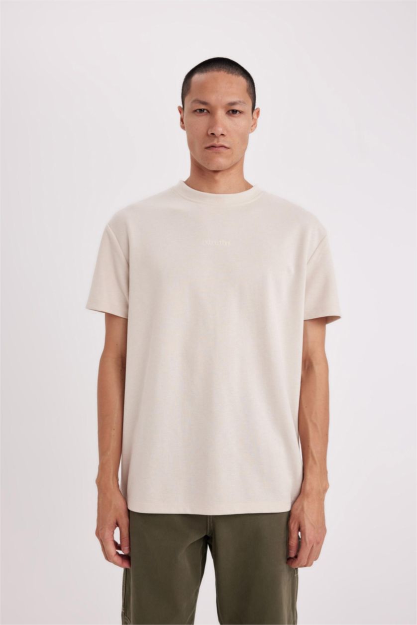 رجال اللون الرملي تي شيرت مطبوع قصة عادية برقبة مستديرة