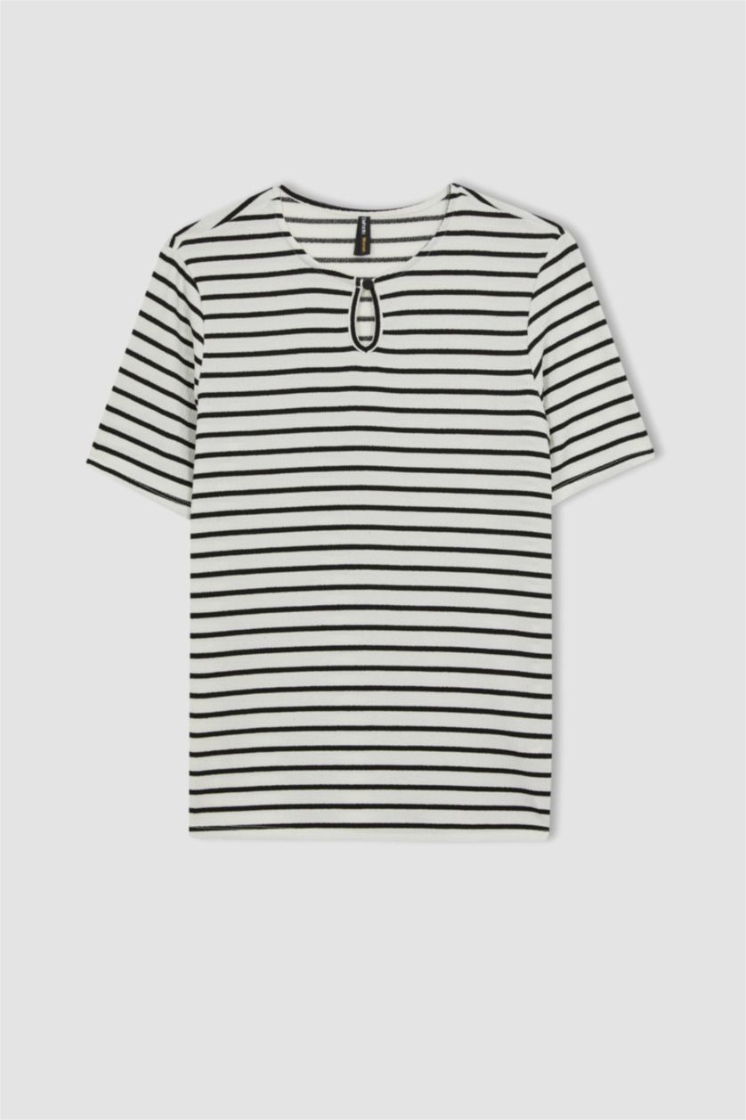 نساء بيج فاتح تيشيرت قصة عادية نص كم ورقبة دائرية