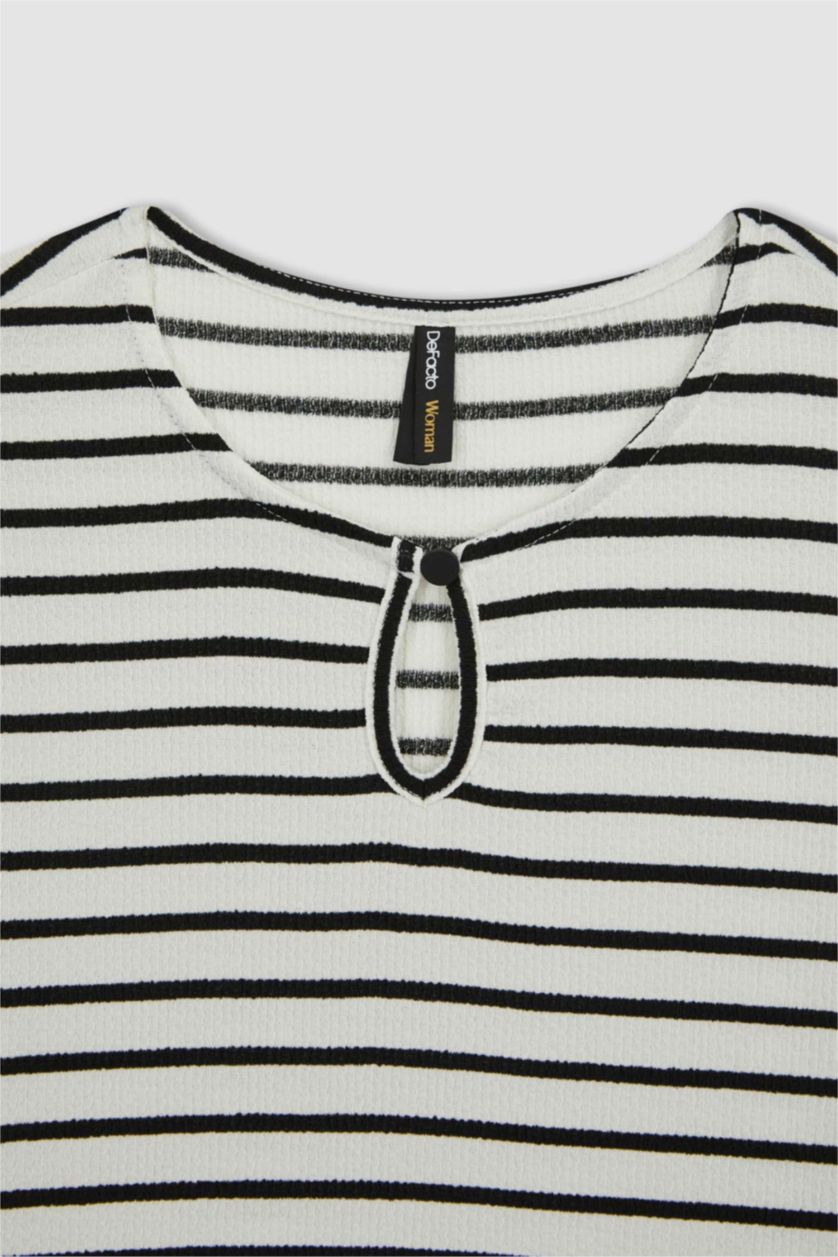 نساء بيج فاتح تيشيرت قصة عادية نص كم ورقبة دائرية