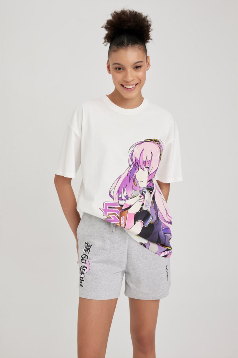 Kadın Kırık Beyaz Oversıze Kısa Kollu Tişört