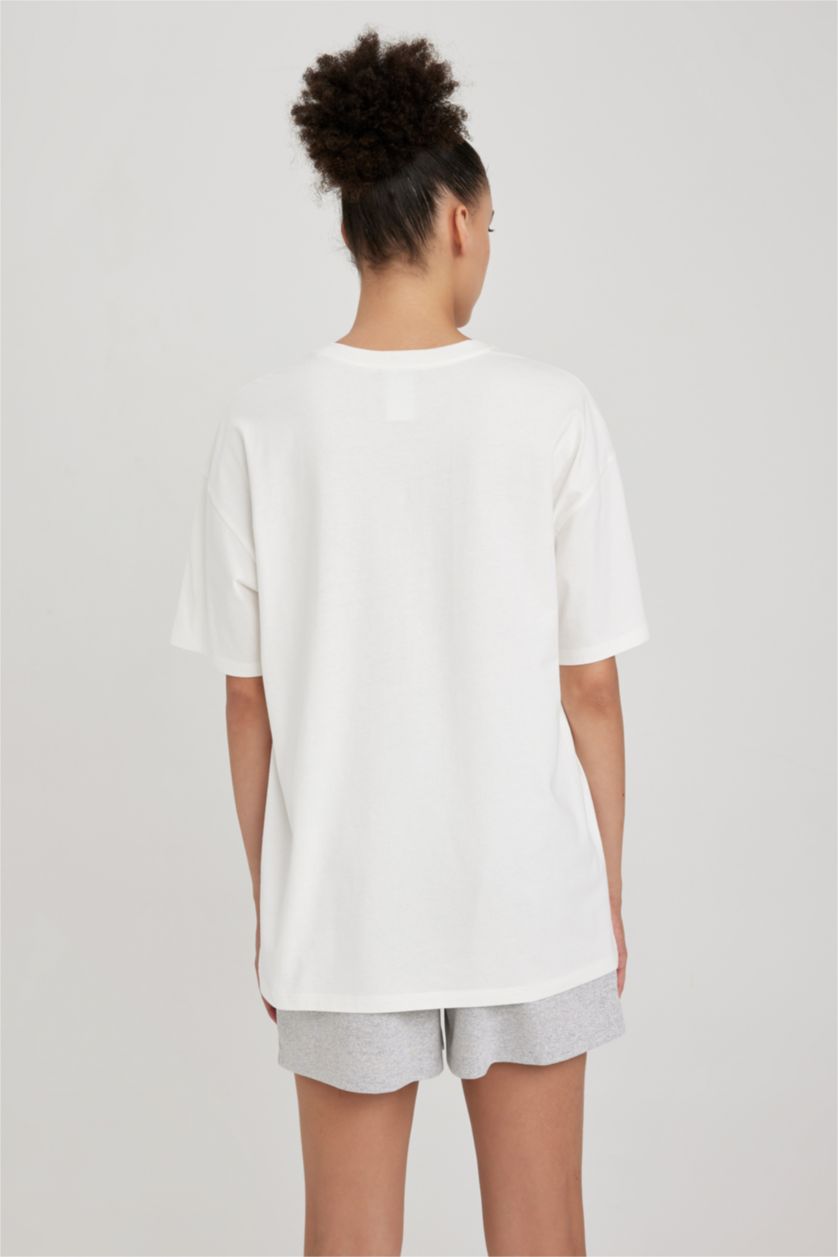 Kadın Kırık Beyaz Oversıze Kısa Kollu Tişört
