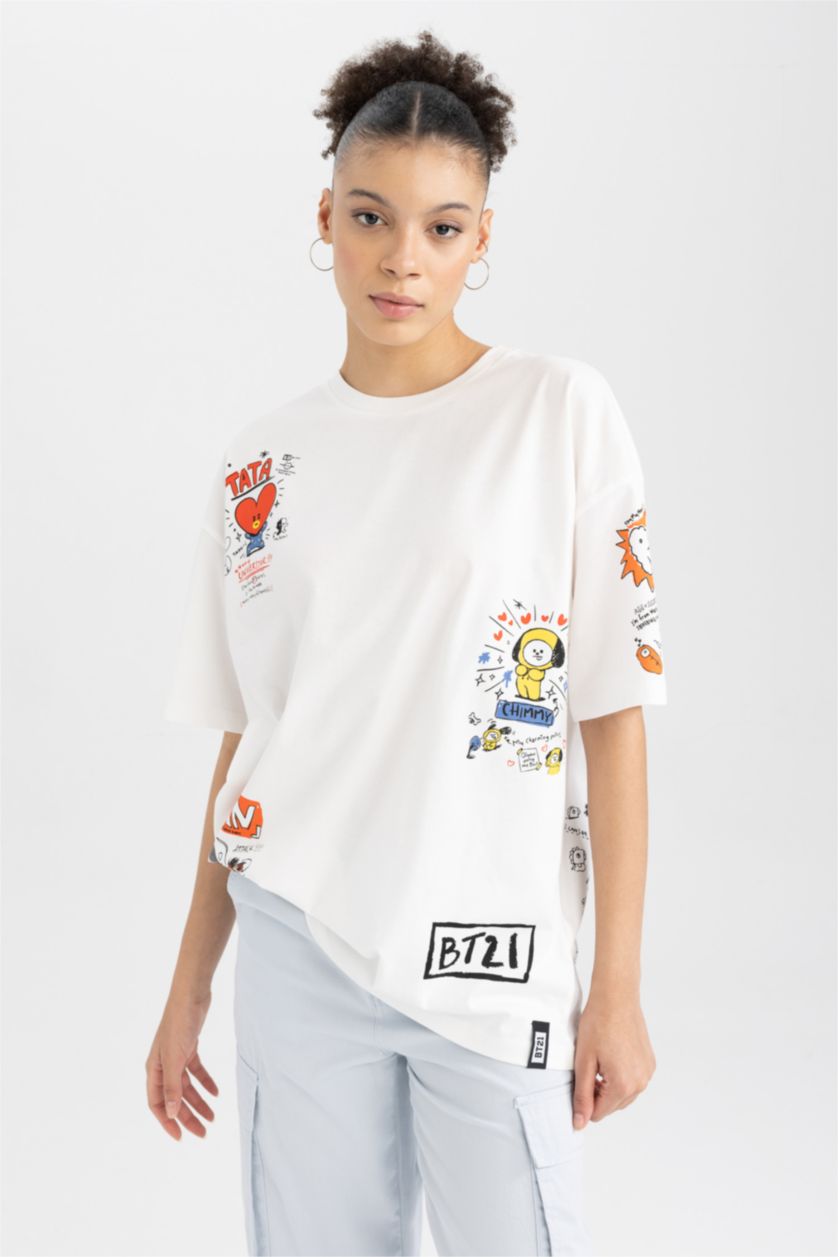 Kadın Kırık Beyaz Oversıze Kısa Kollu Tişört