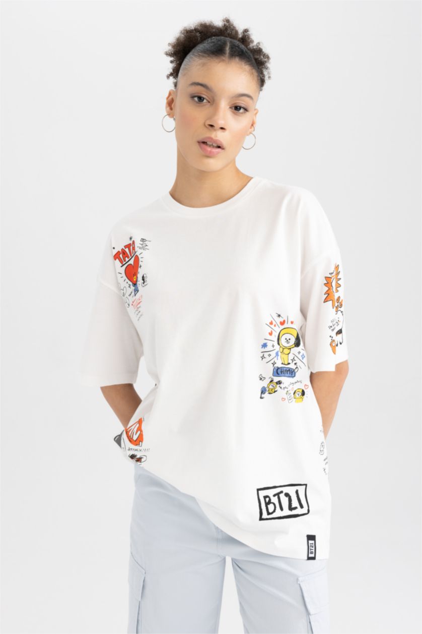 Kadın Kırık Beyaz Oversıze Kısa Kollu Tişört