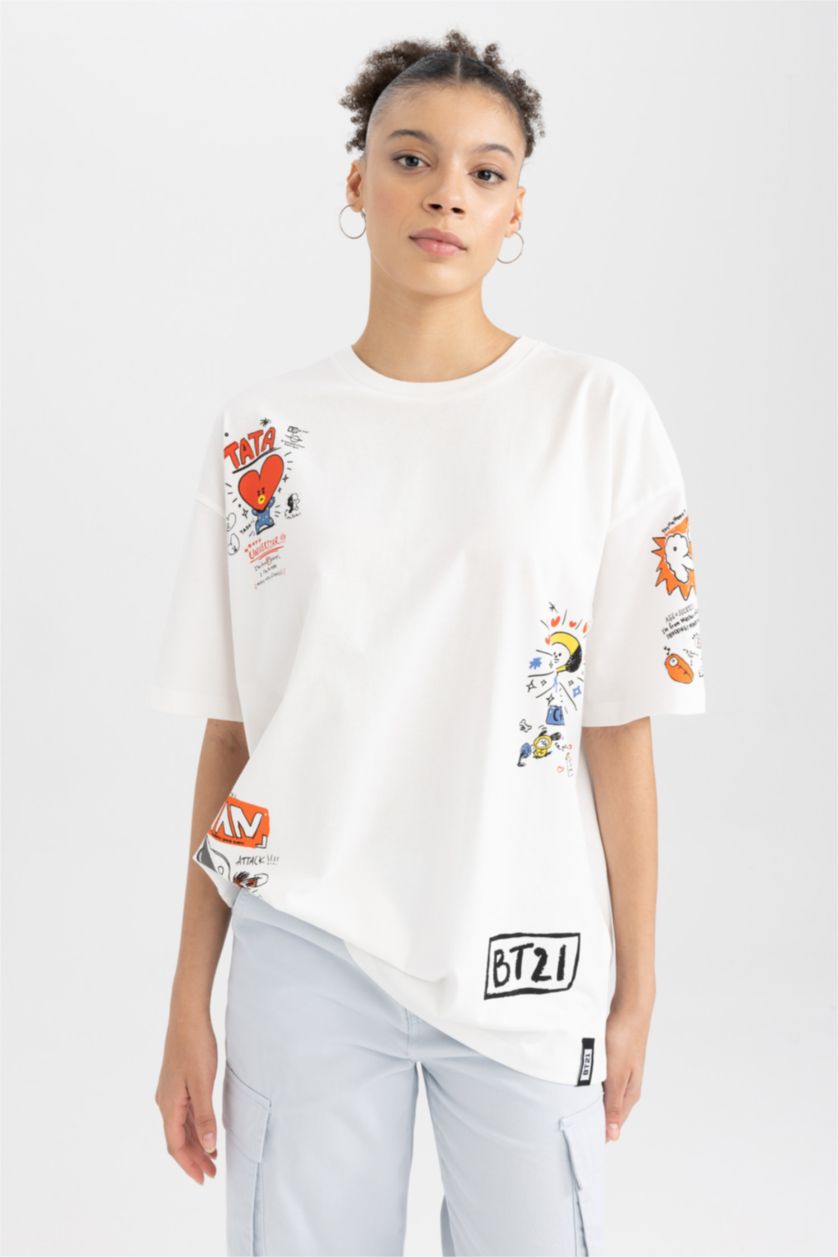 Kadın Kırık Beyaz Oversıze Kısa Kollu Tişört