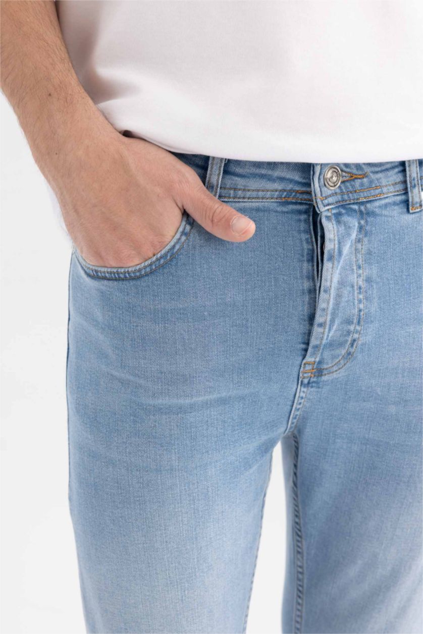 Мужчины Ледяной голубой Джинсы Skinny Crop узкого кроя со средней талией