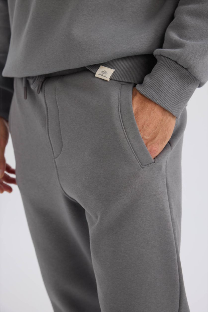 Erkek Gri Jogger Eşofman Altı Standart Fit Basic Düz Beli Bağcıklı Lastikli Paça Cepli
