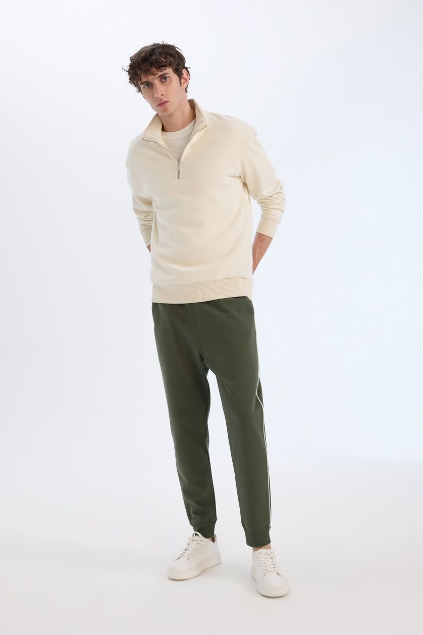 Man Khaki Regular Fit Rib Hem Thick Sweatshirt Fabric Trousers